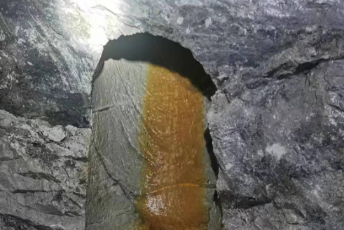 礦山術(shù)語：瓦斯抽放、通風  充填、排水、通風、溜礦、安全通道