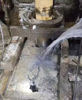 四川直徑2米深度280米通風(fēng)孔順利貫···