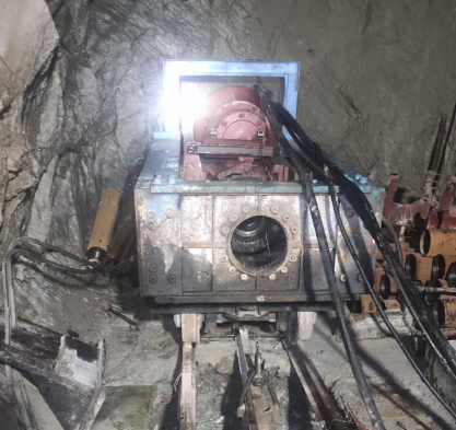 天井鉆機(jī)施工隊(duì)伍-華建智能工程