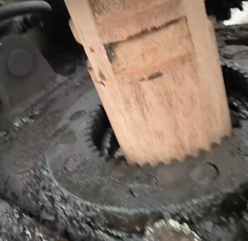 天井鉆機(jī)動力頭漏水的主要原因